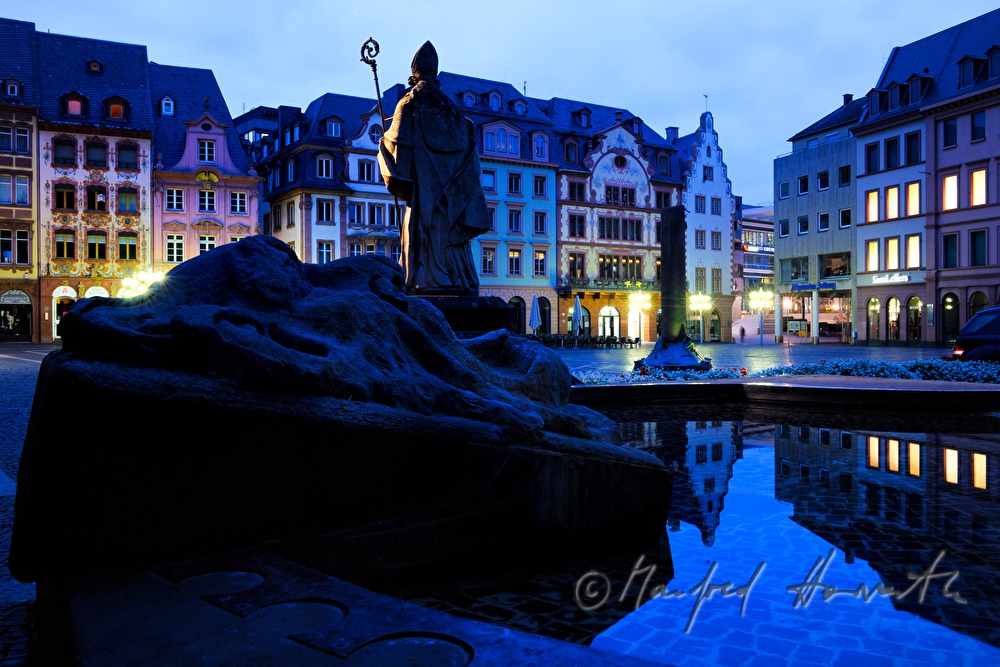 Denkmal des heiligen Bonifatius am Hauptplatz