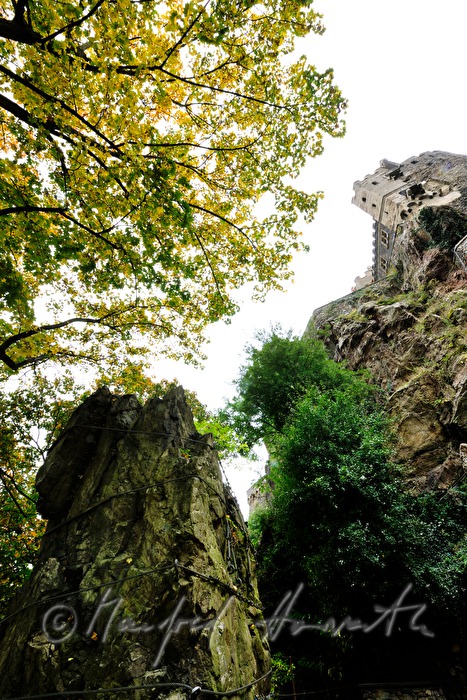 Felsen und Turm von Burg Rheinstein