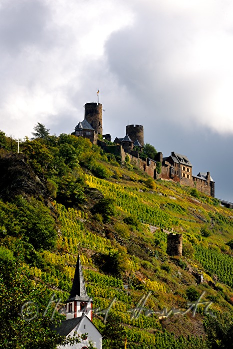 Burg Thurant in den Weinbergen