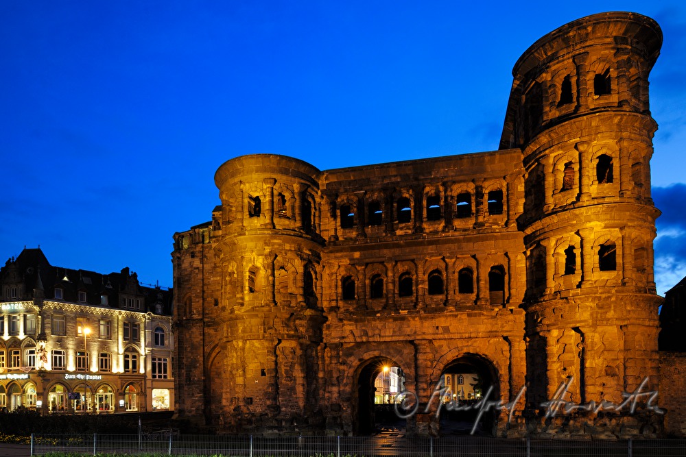 Römisches Stadttor (Porta Nigra) von ca. 180 n.Ch.