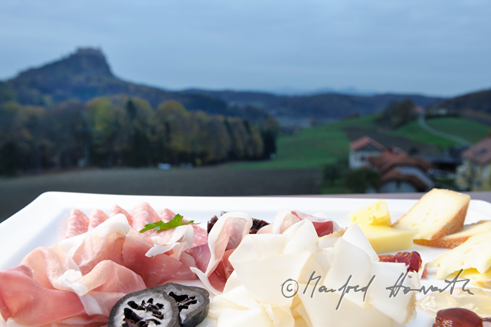Vorspeisenteller mit Vulcano Rohschinken im Restaurant