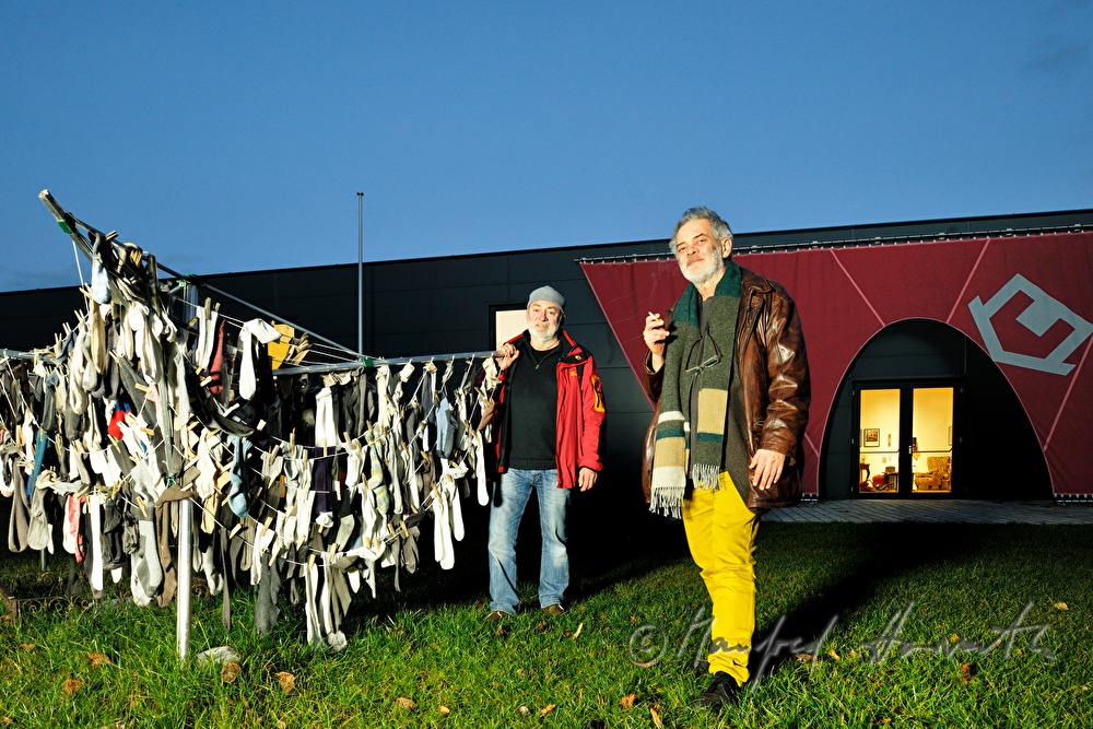 Gottfried Umschaid und Fritz Gall vor dem Museum