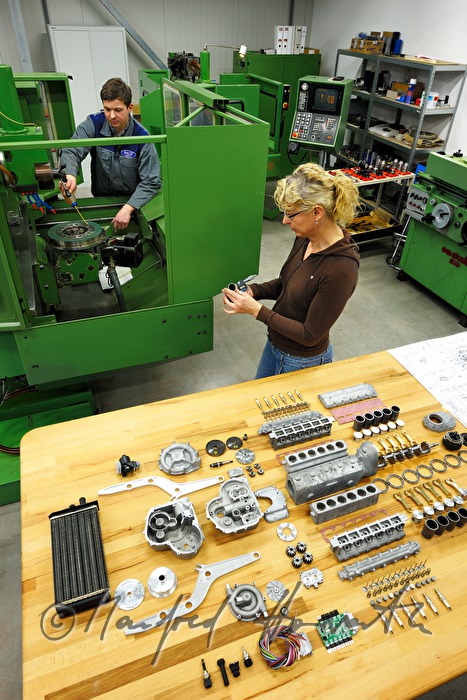 Einzelteile für den 12-Zylinder-Modellbau-Motor