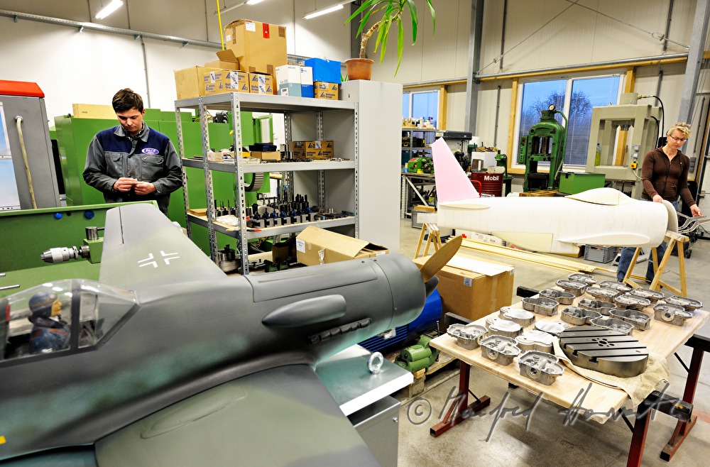 Entwicklung eines 12-Zylinder-Modellflugzeug-Motors