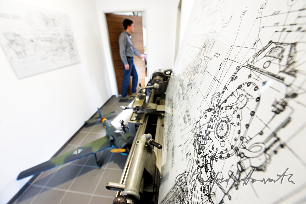 Entwicklung eines 12-Zylinder-Modellflugzeug-Motors