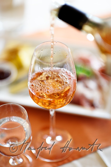Sommelier schenkt Schilcher ein