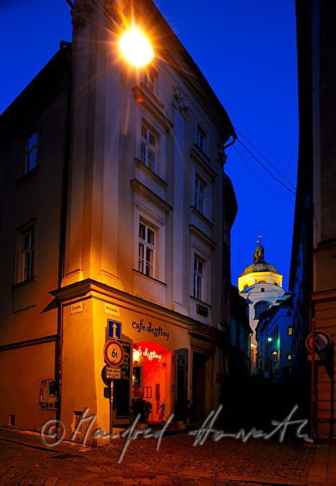 Lokal an der Ecke zur Michalka Strasse