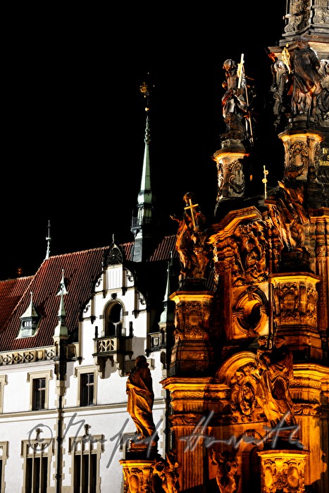 Pestsäule der heiligen Dreifaltigkeit und Rathaus