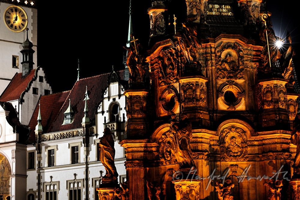 Pestsäule der heiligen Dreifaltigkeit und Rathaus