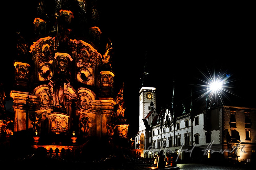 Pestsäule der heiligen Dreifaltigkeit und Rathaus