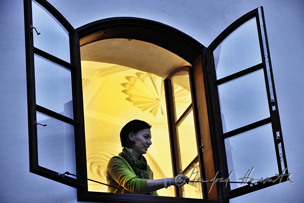 Blick vom Hof zur Renaissance-Stuck-Zimmerdecke