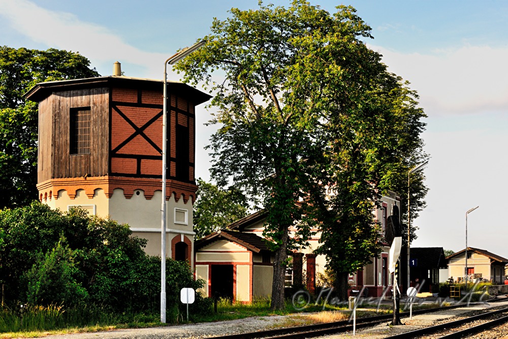 Wasserturm und Wasserrüssel zum Befüllen von Dampflokomotiven