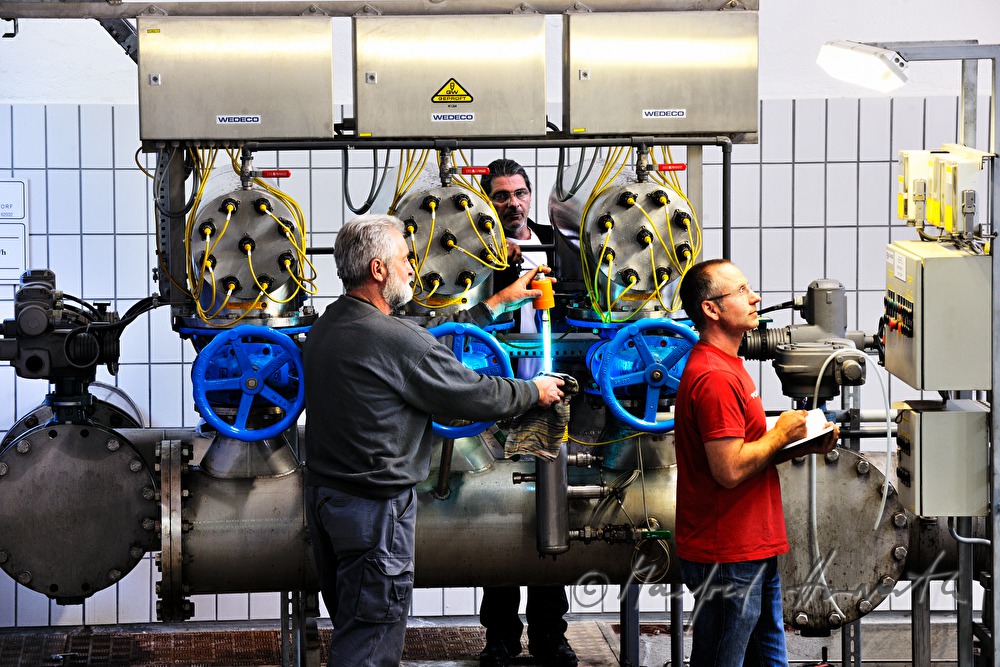 Sicherheits-Check der Trinkwasser-Anlage (UV-Bestrahlung)