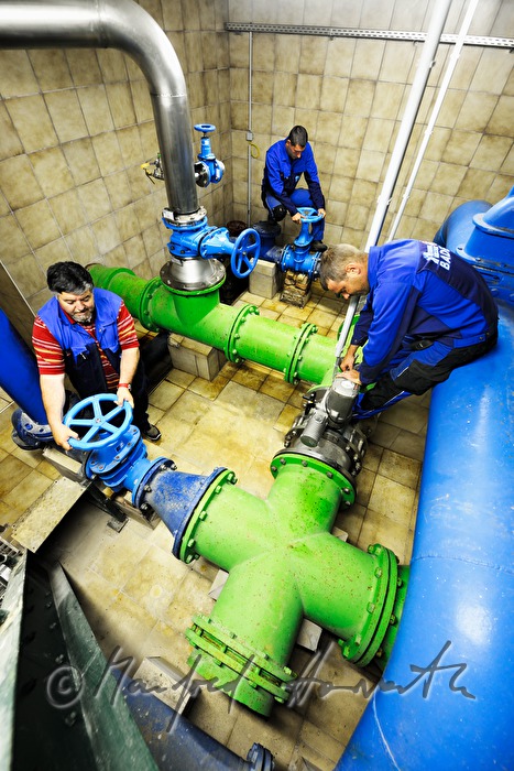 Wartungsarbeiten bei den Leitungen mit Trinkwasser