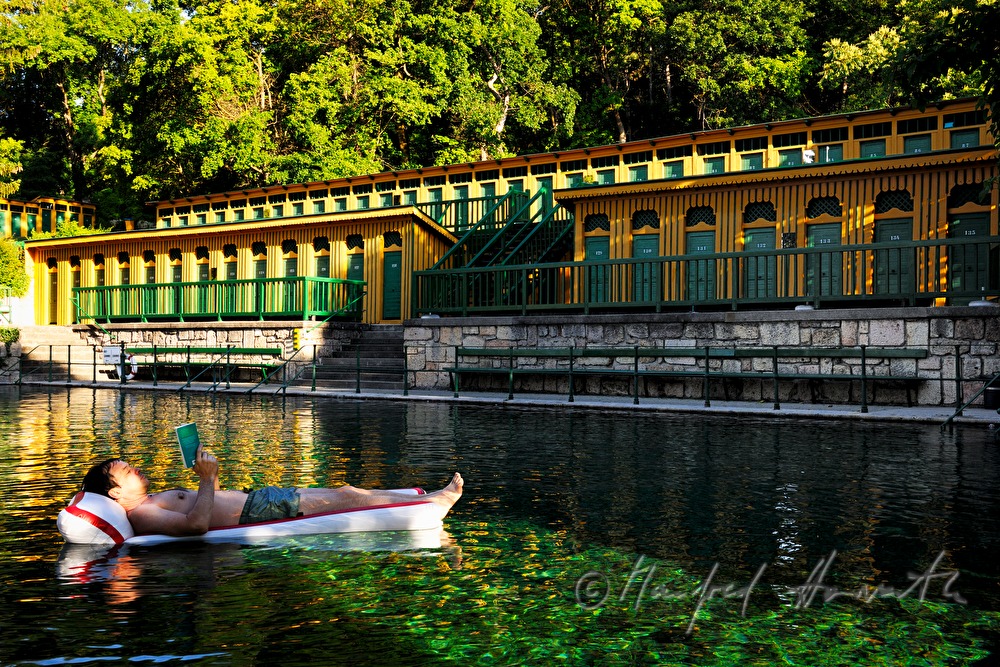 Thermalbad mit Badehaus und Schwimmbecken