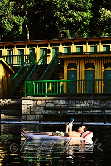 Thermalbad mit Badehaus und Schwimmbecken