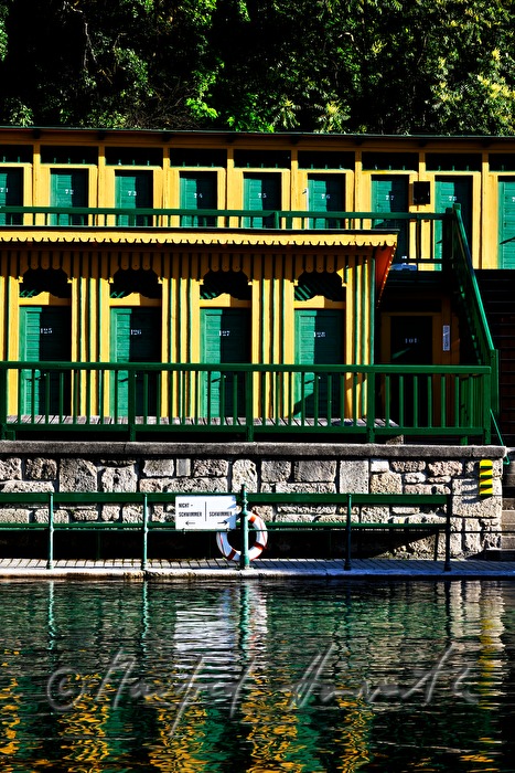 Thermalbad mit Badehaus und Schwimmbecken
