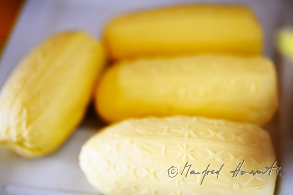 frisch gemachte Butter mit eingewalzter Verzierung