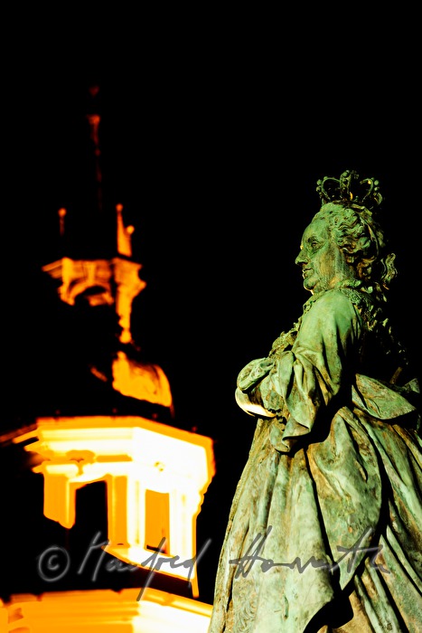 Maria-Theresia-Denkmal am Neuen Platz