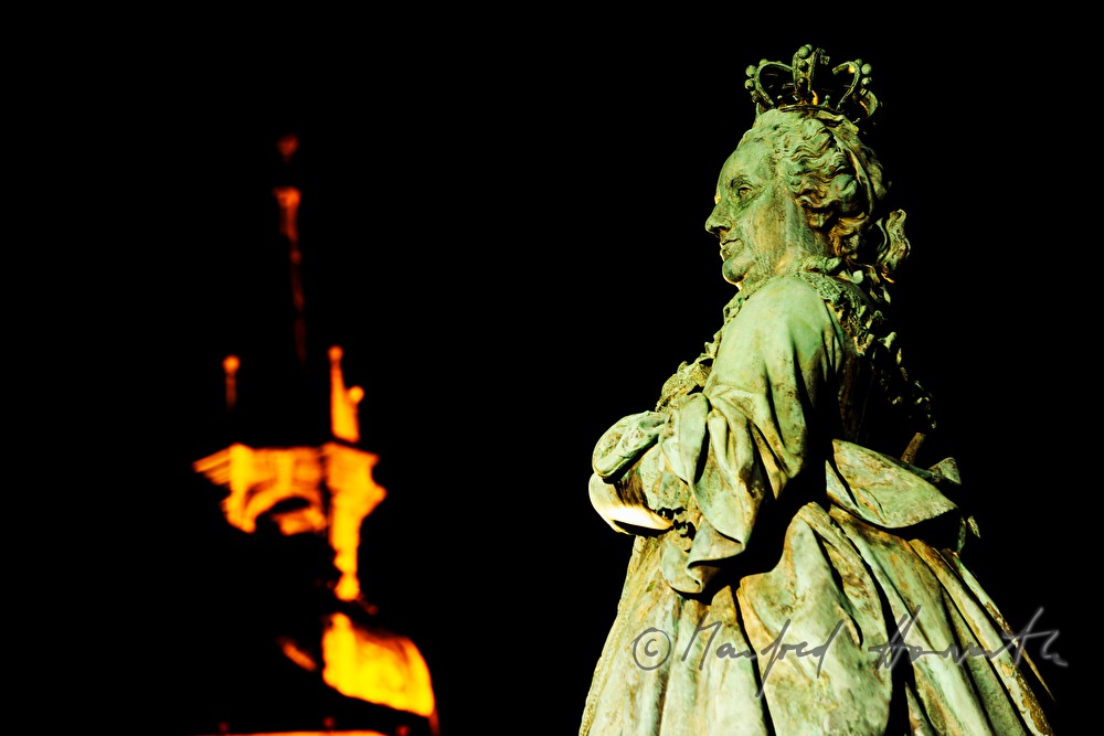 Maria-Theresia-Denkmal am Neuen Platz
