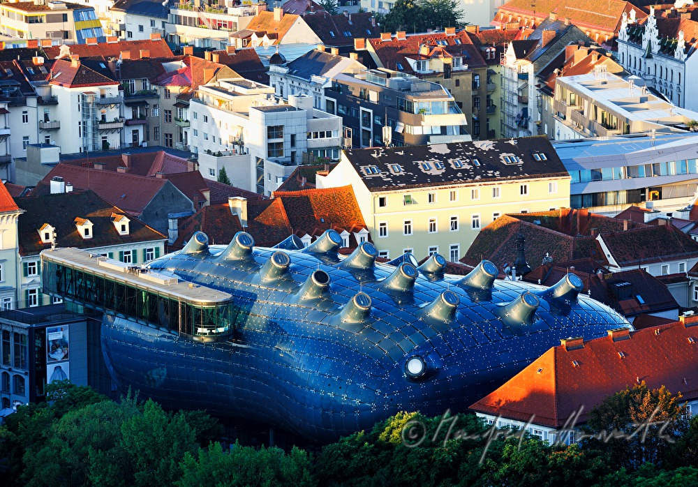 Blick vom Schloßberg auf das Kunsthaus Graz