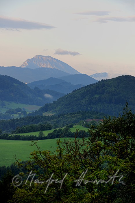 Blick über die Felder auf den Ötscher