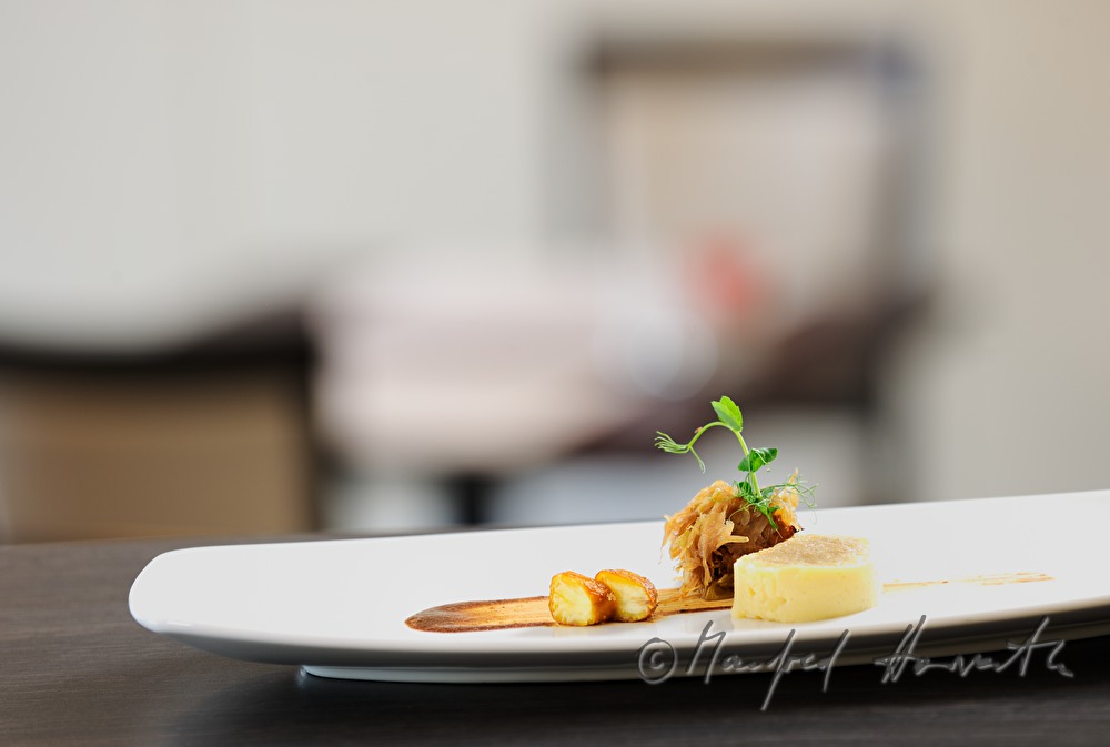 Grammel-Maroniroulade mit Karamell-Kümmelkraut