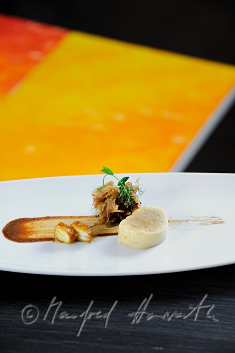 Grammel-Maroniroulade mit Karamell-Kümmelkraut