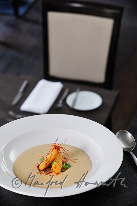 Maroni-Nussuppe mit Blunzen-Wan-Tan