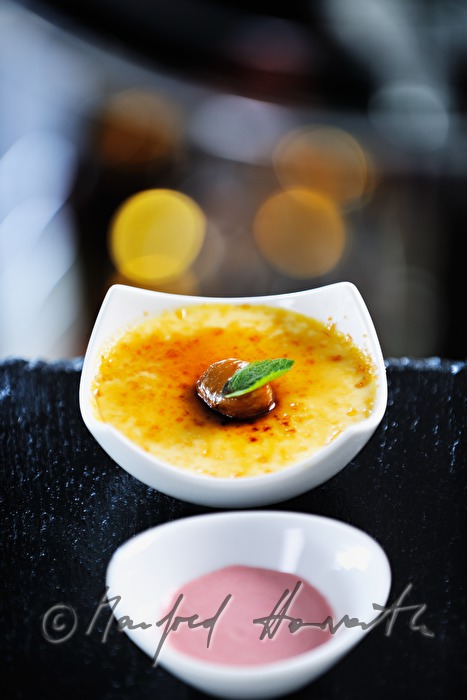 Maroni-Creme-Brulee mit Portwein-Rosineneis