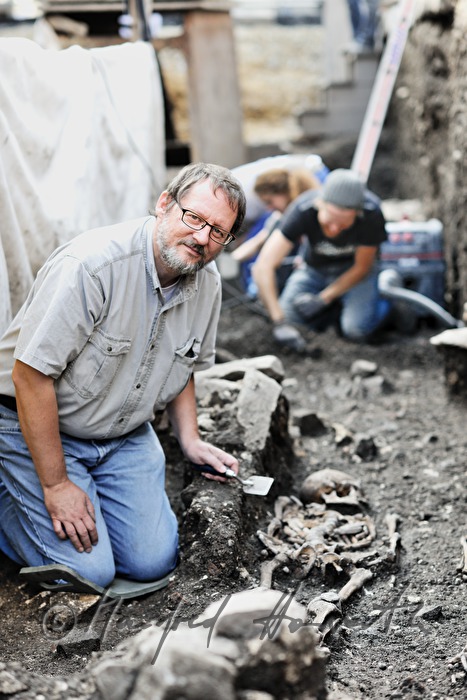 Archäologen legen einen mittelalterlichen Friedhof frei