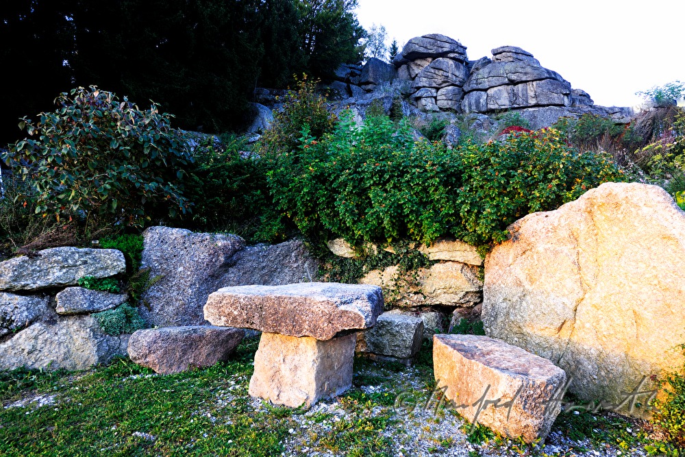 Granitformation und öffentlicher Picknickplatz