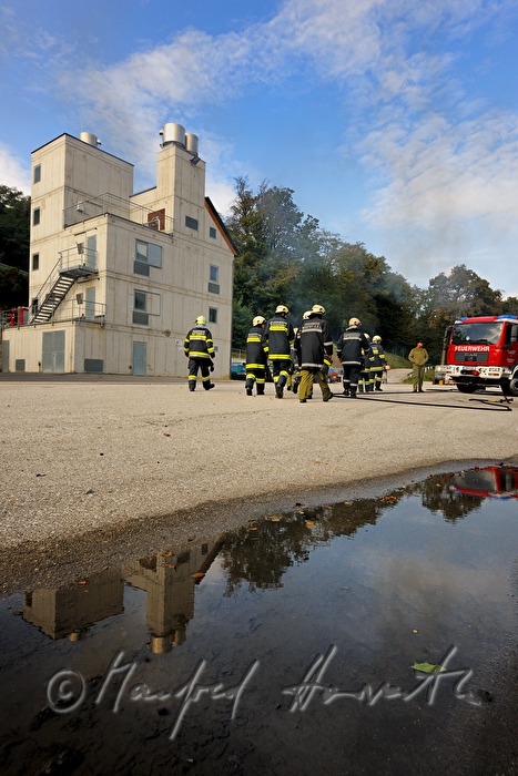 Feuerwehr-Schüler bei einem Probeeinsatz