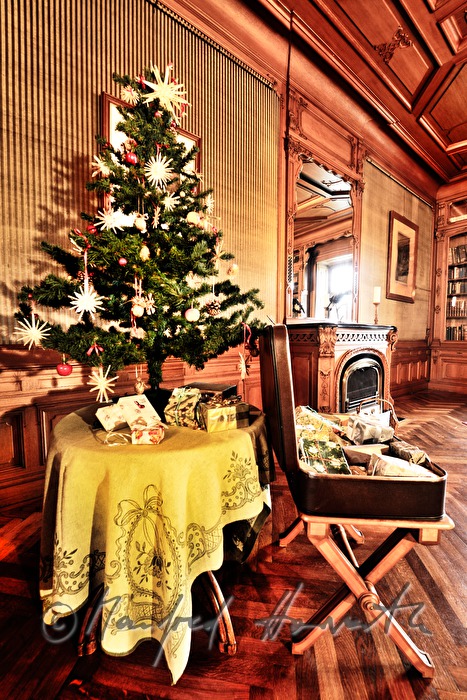 Wohnsalon mit Christbaum (Gedenken an Weihnachten 1918)