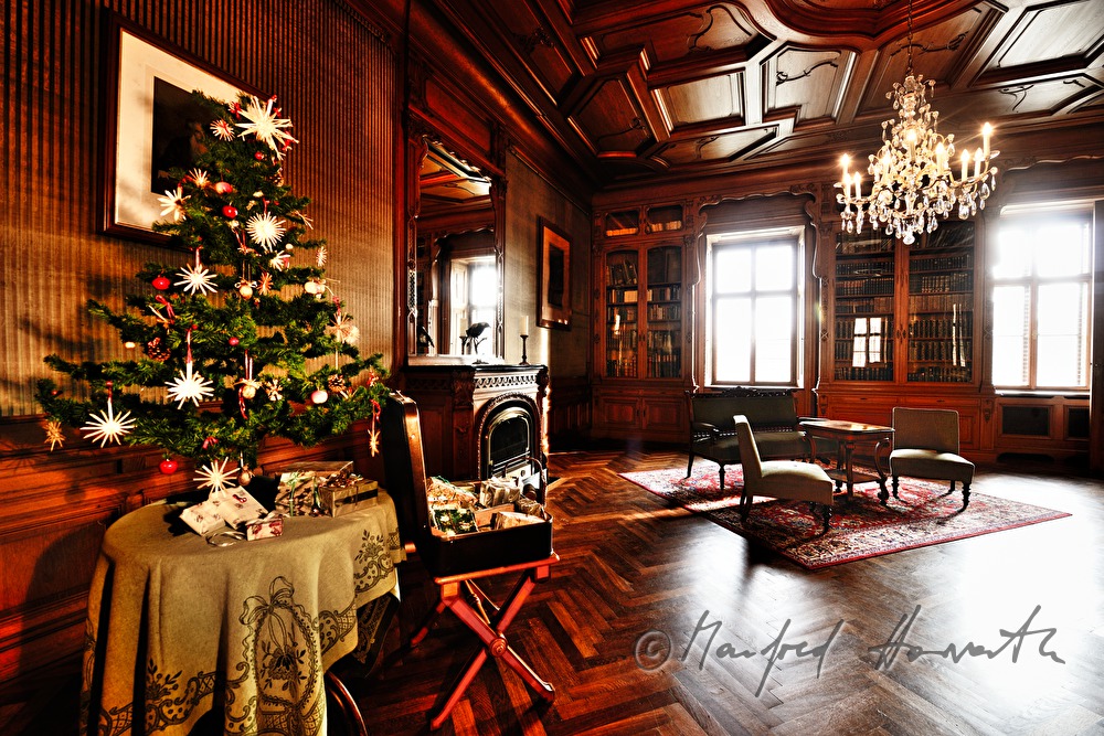 Wohnsalon mit Christbaum (Gedenken an Weihnachten 1918)