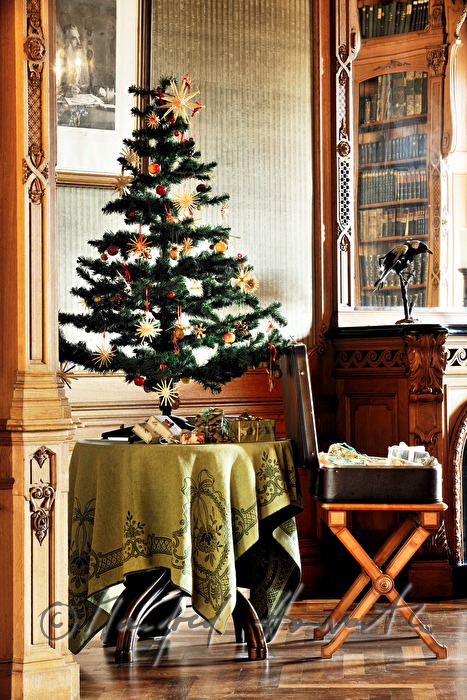 Wohnsalon mit Christbaum (Gedenken an Weihnachten 1918)