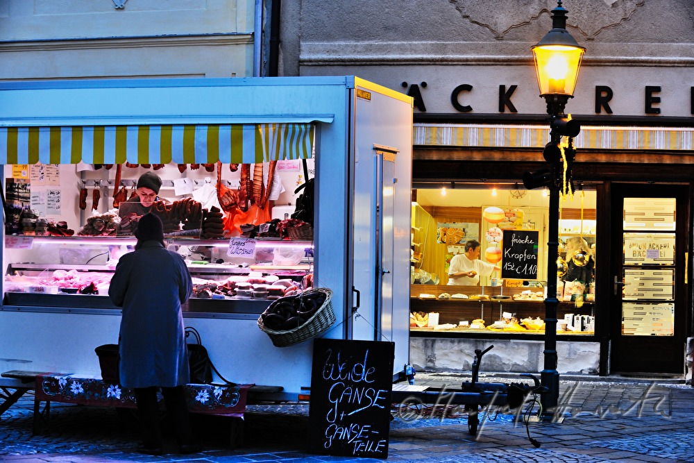 Bäckerei und Marktstand (Fleischwaren) am Freitagsmarkt