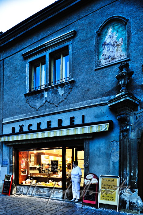 Bäckerei und Marktstand (Fleischwaren) am Freitagsmarkt
