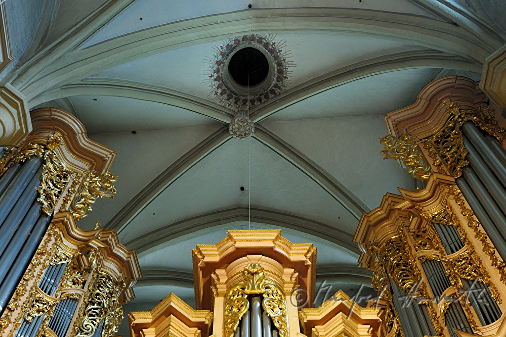 Heiliggeistloch an der Decke der Kirche
