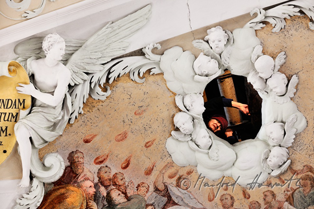 Barock-Fresko und Heiliggeistloch an der Decke