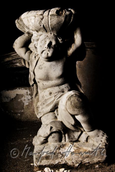 Barock-Sandsteinfigur (Engel) auf dem Kalvarienberg