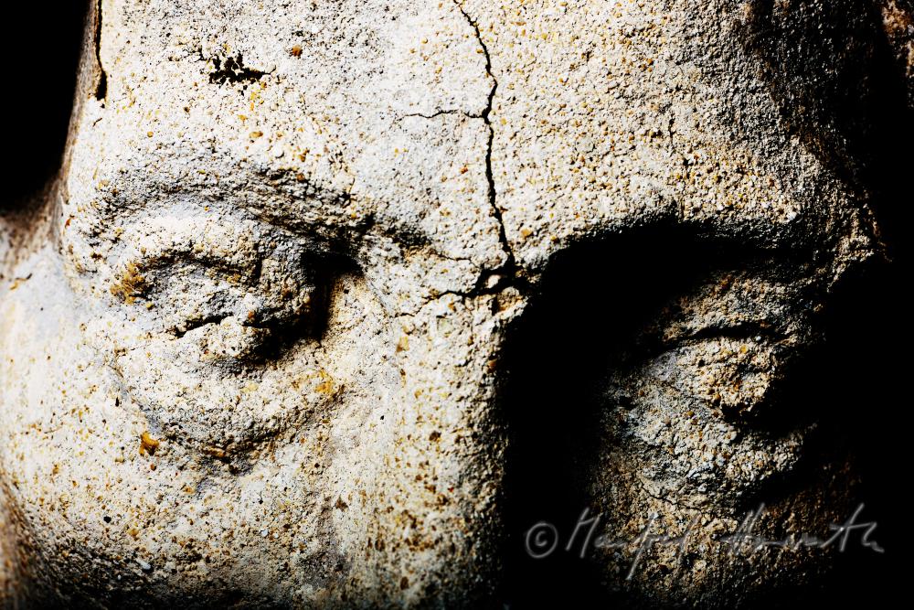 Barock-Sandsteinfigur (Engel) auf dem Kalvarienberg
