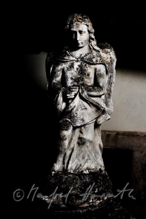 Barock-Sandsteinfigur (Engel) auf dem Kalvarienberg