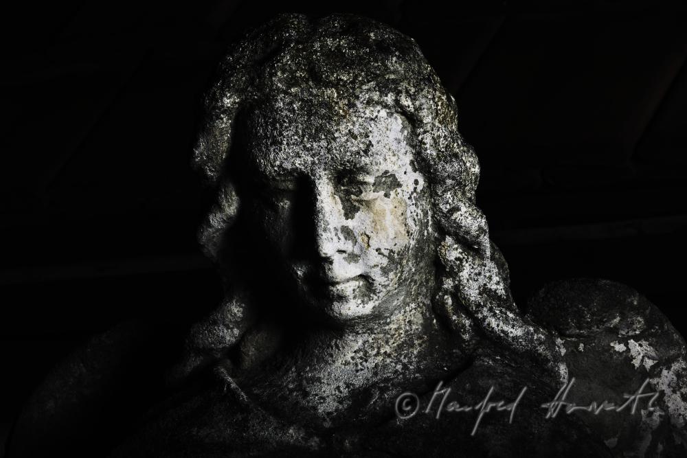 Barock-Sandsteinfigur (Engel) auf dem Kalvarienberg