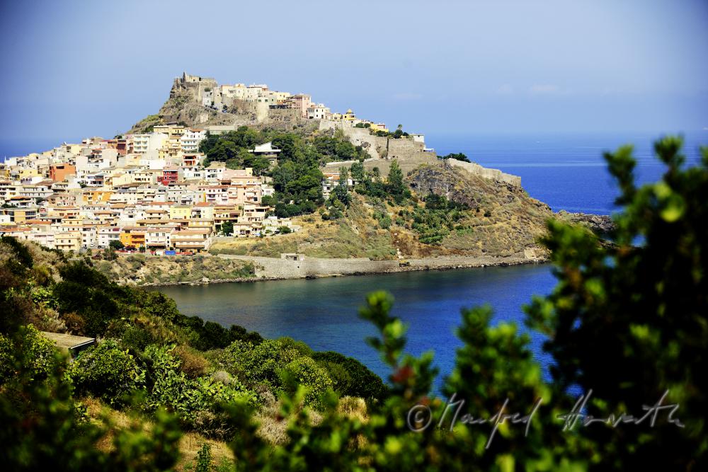Stadt am Felsen-Kap und Schloss der Aragonier