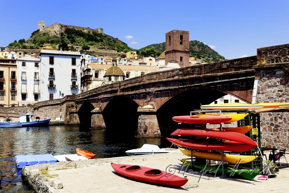 Brücke über den Terno Fluss und Schloss 