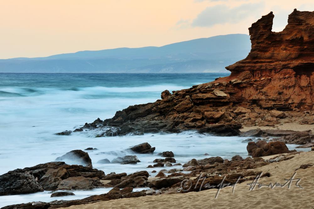 Felsenküste und Sandstrand bei den Sanddünen