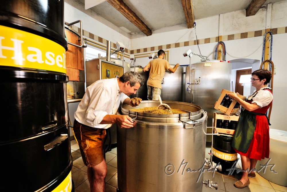 Wirt und Bierbrauer Paul Haselböck in seiner Bierbrauerei