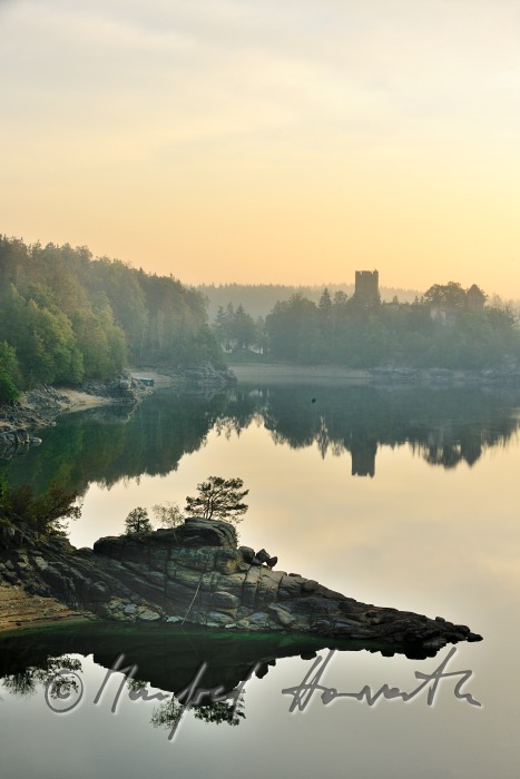 Burg Lichtenfels im Ottensteiner Stausee