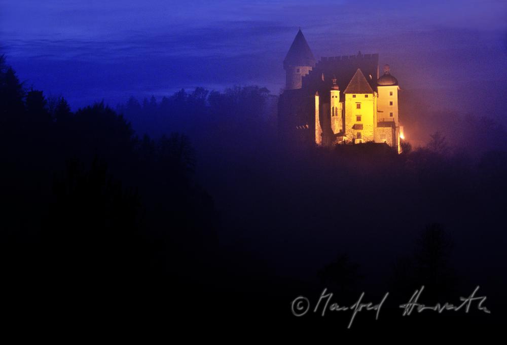 Burg in den Hügeln des Unteren Mühlviertels